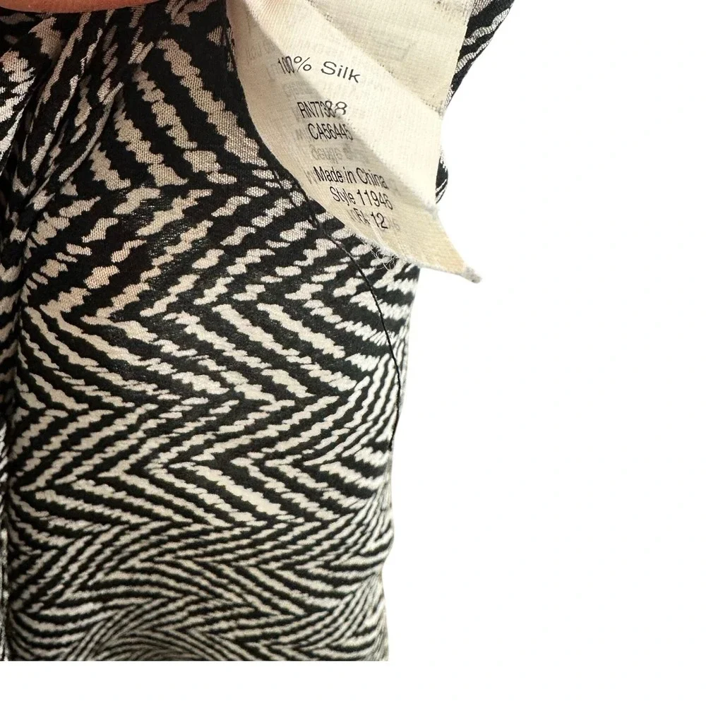 JCrew Womens 100% Silk Herringbone Ruffle Neck Sleeveless Blouse Black White 00 - Picture 4 of 8